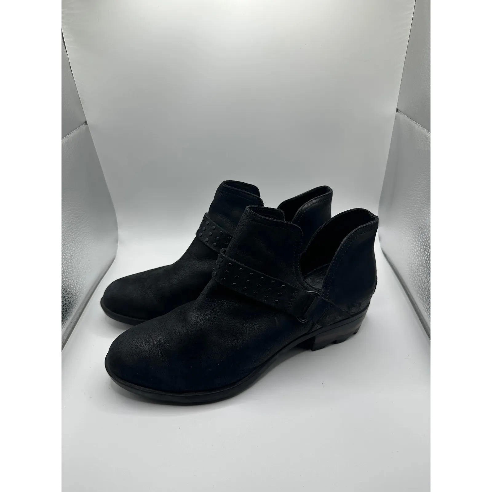 Sorel Black Leather Cutout Ankle Boots Women's Size 9.5 Wide Buckle Detail - Image 2