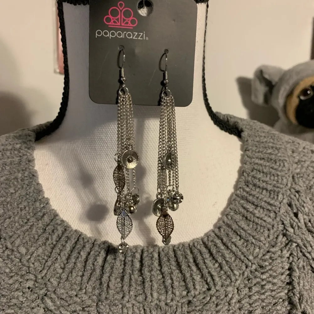 Paparazzi A Natural Charmer Dangle Earrings - Image 3