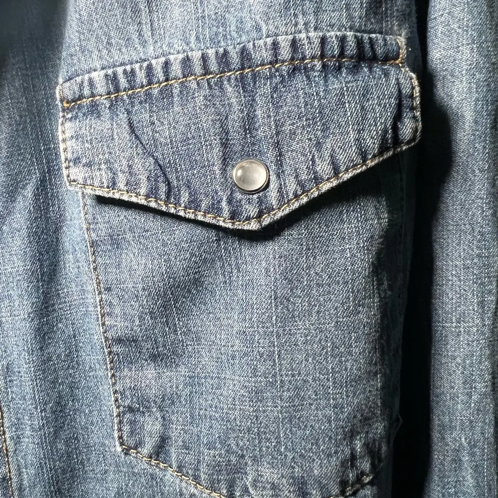 Thread & Supply Women’s Light Blue Denim Button Down Size XS - Image 3