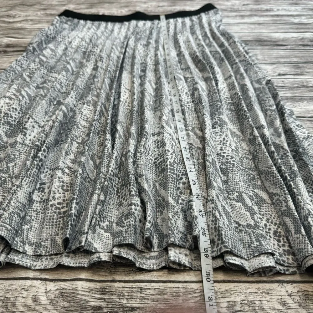 Time and Tru Women's Accordion Pleat Snakeskin Skirt XL Extra Large 16 18 Grey - Image 9