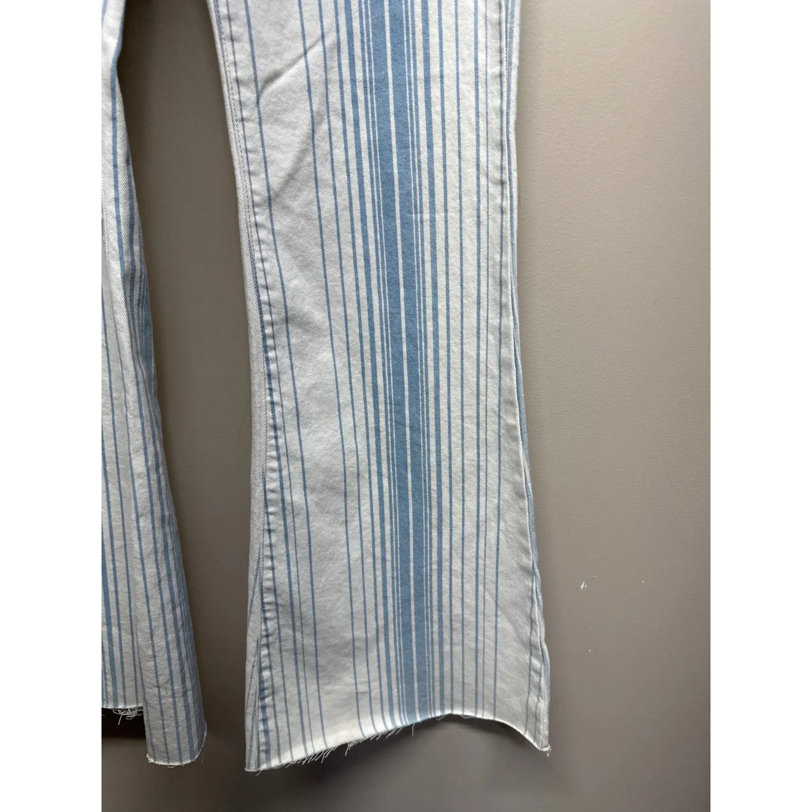 CELLO High Rise Flare Jeans Striped Light Wash Raw Hem Women's Size 09 - Image 2