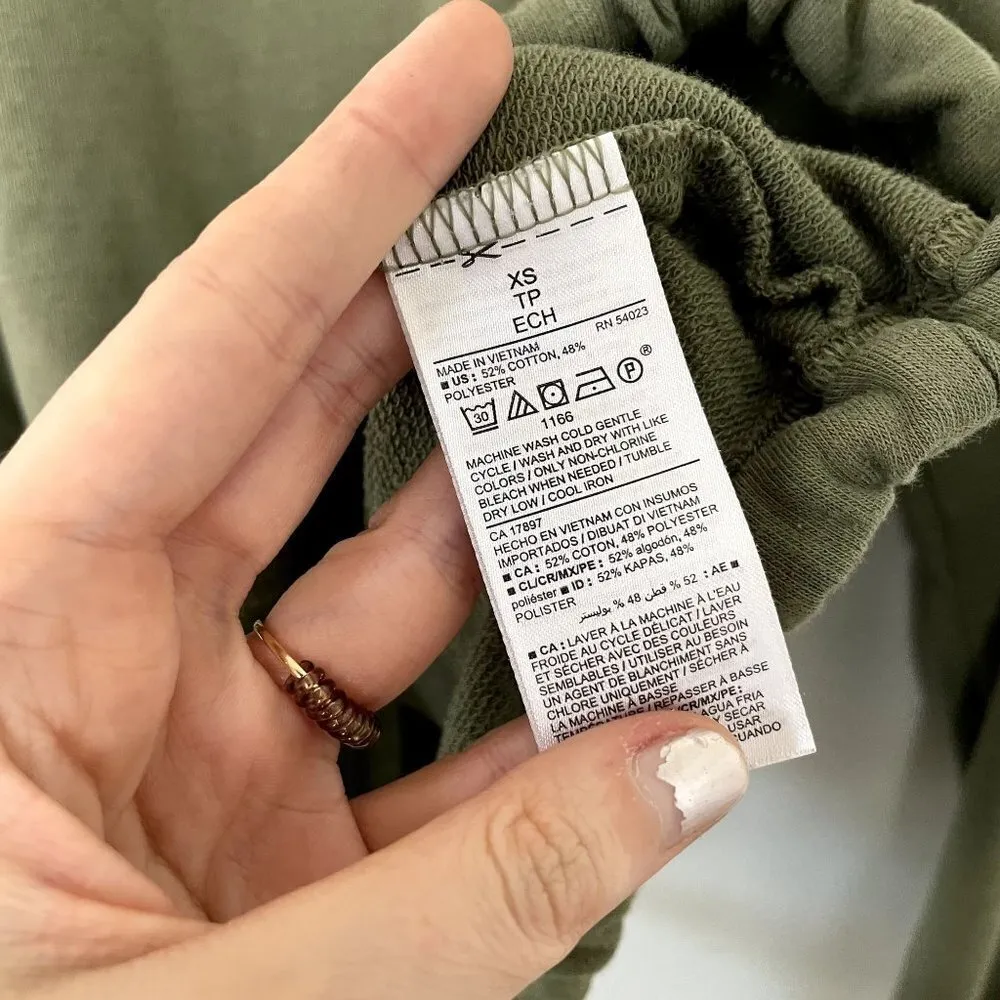 Old Navy olive green cropped sweater athleisure workout back detail size XS - Image 4