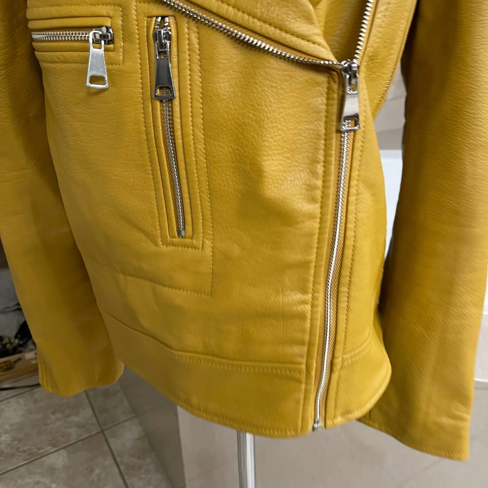 Elizabeth and James Moto Jacket Mustard Yellow Faux Leather Biker‎ Size Small - Image 4
