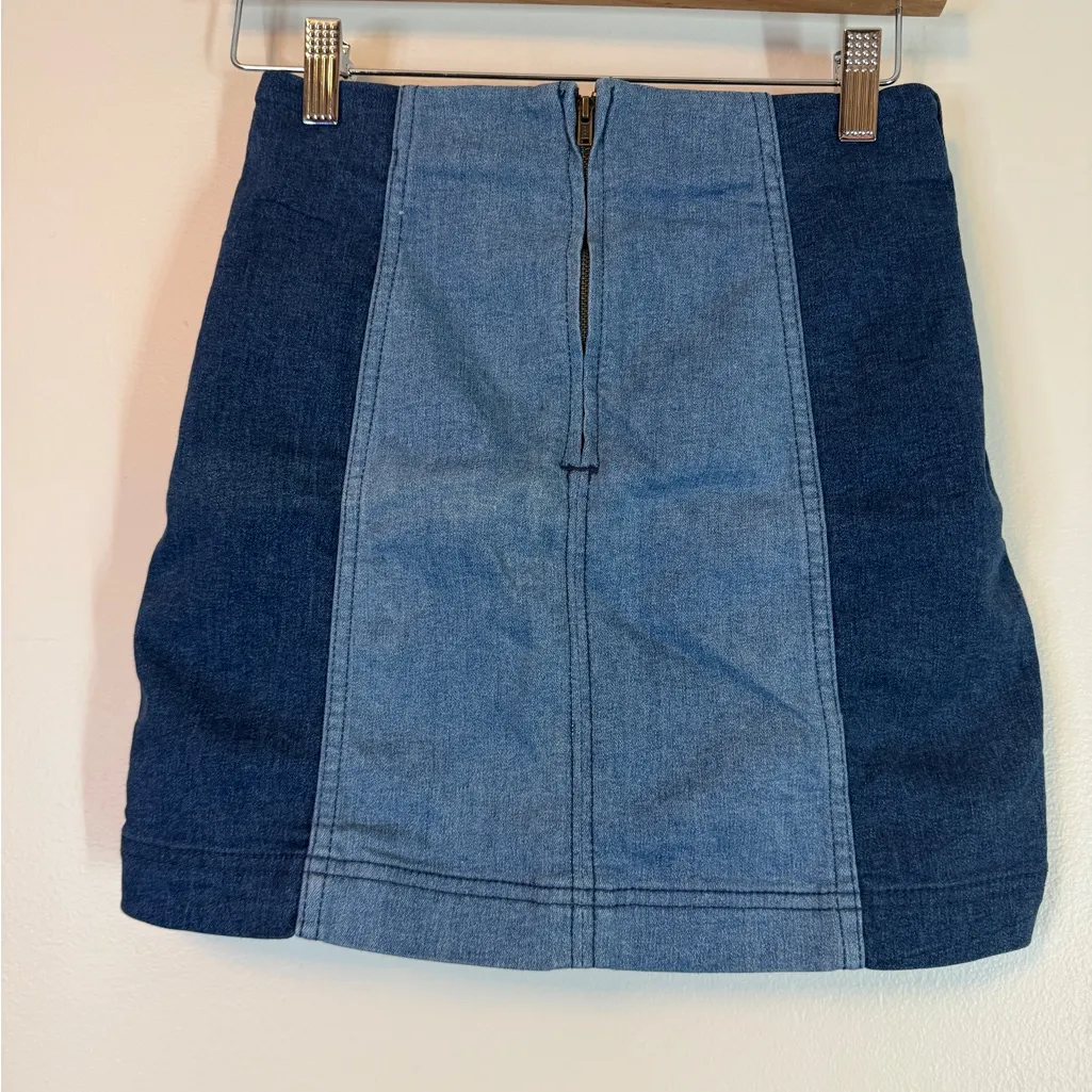 Free People Two Tone Multi Panel Stretch Denim Zip Back Mini Skirt EUC Size 0 - Image 4