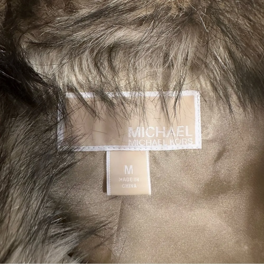 NWOT Michael Kors Women's Brown & Beige Faux Fur Sleeveless Vest Jacket SZ M - Image 11