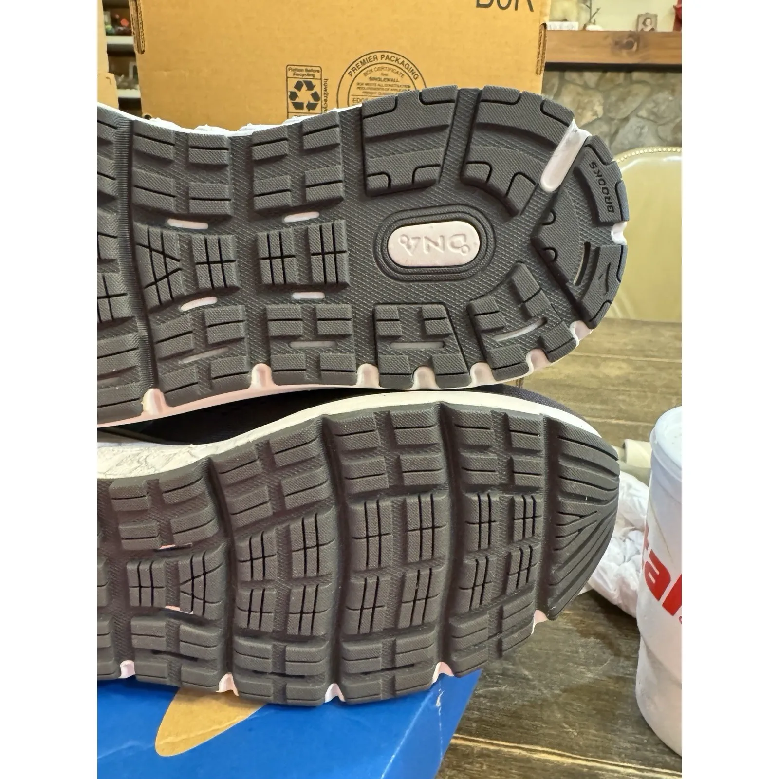 Brooks Athletic Shoes‎ Addiction 14 Cushion Support DNA Running Women's Size 11W - Image 7