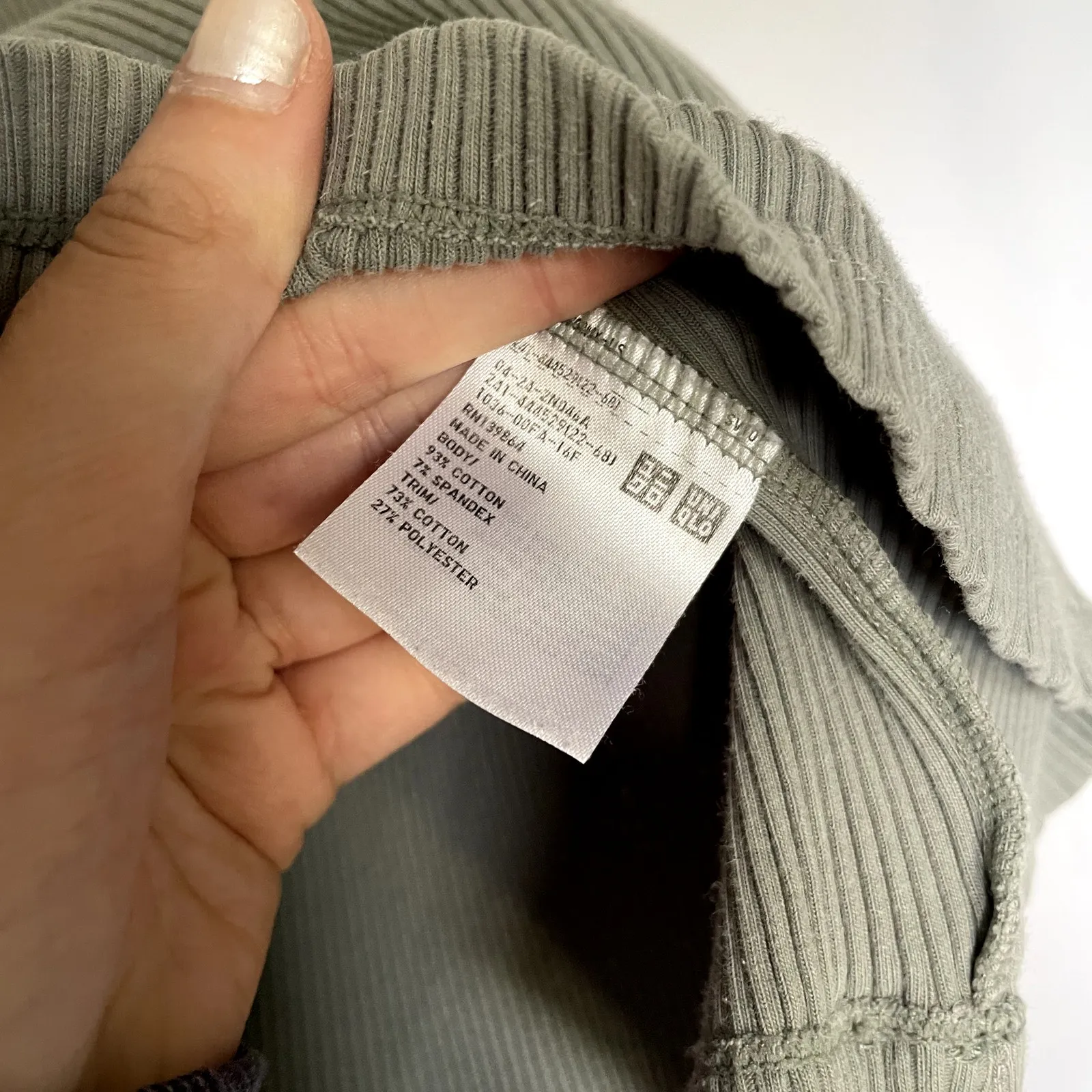 Uniqlo sage green tank top ribbed knit women's size M cotton athleisure shirt - Image 4