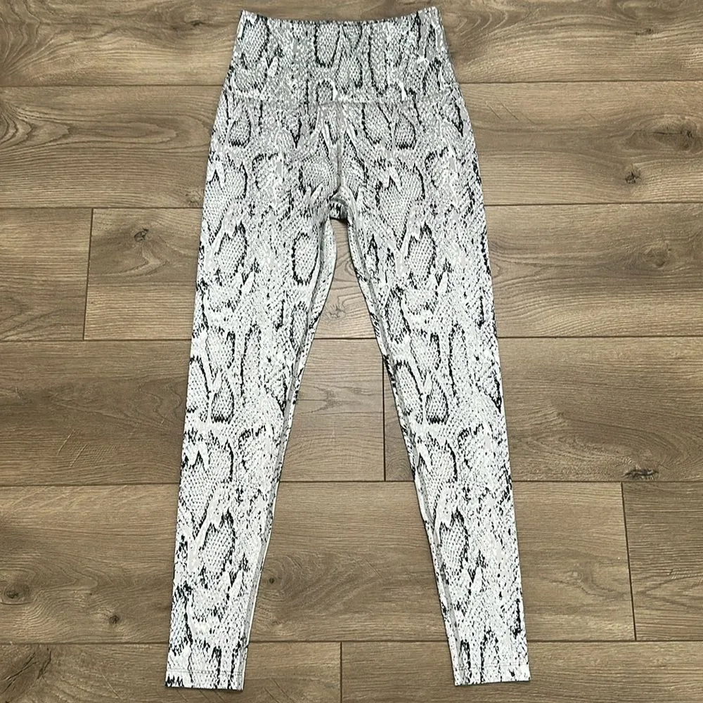 Beyond‎ Yoga Ombré Snake High Rise  Leggings Gray White Size Medium - Image 2