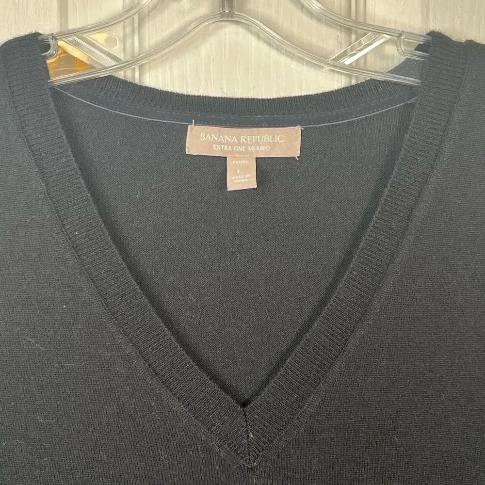 Banana Republic Sz L P Black Merino Wool Vneck Sweater - Image 10