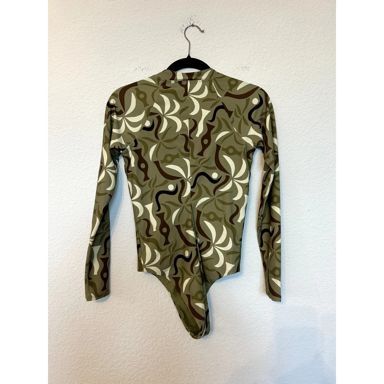 NWOT Abysse Bo Long Sleeve Surfsuit Canopy Green - Image 4