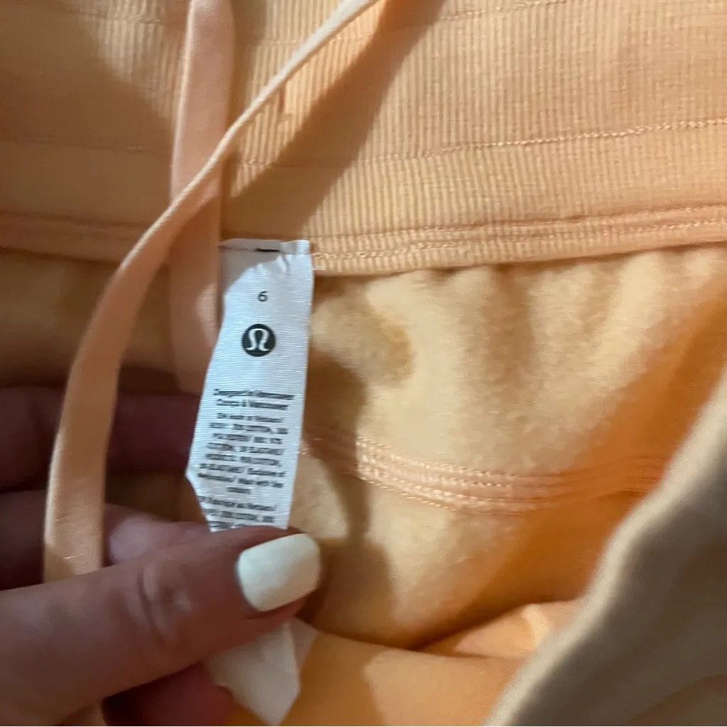 Lululemon scuba shorts peach Bellini size 6 - Image 2