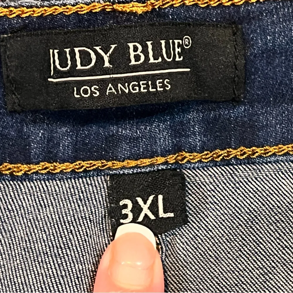 Judy Blue FINAL PRICE  Distressed Denim Shorts - Image 5