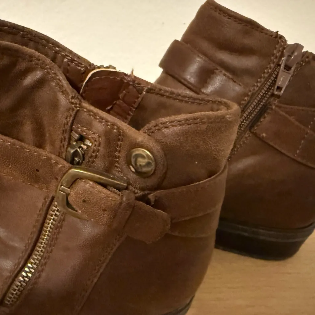 BareTraps Women’s Tan Leather Boots - Image 5