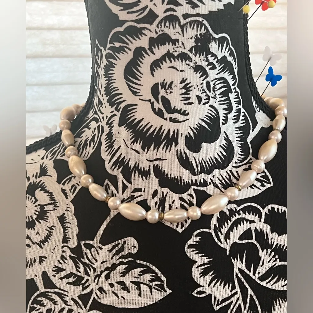 Vintage Marvella Pearls Strand with Gold Details Spacer Beads‎ - Image 2