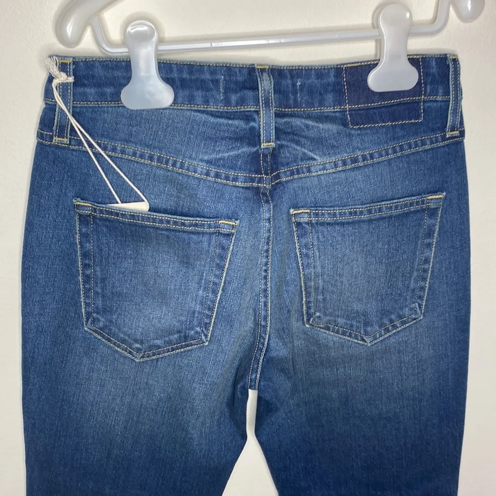 Amo cropped slim fit high rise distressed jeans with stitch detail size 26 - Image 85