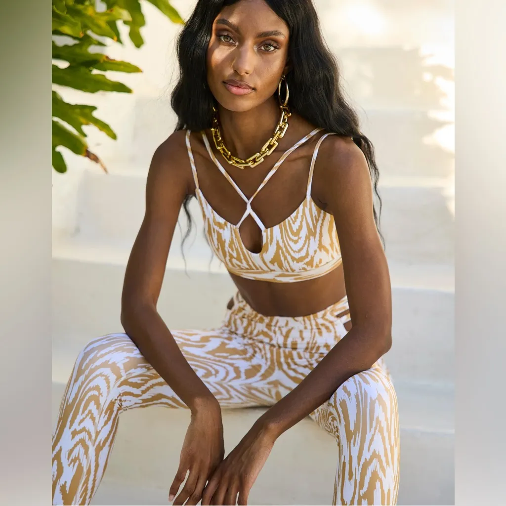 NWT Beach Bunny Adonia Sports Bra‎ in Wood Sz XS $145 - Image 7