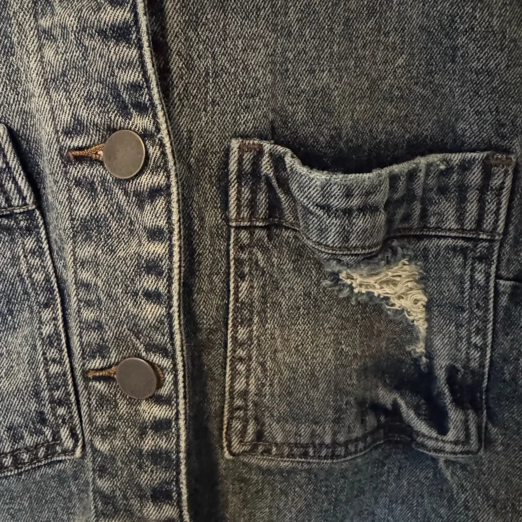 Kut from the Kloth Distressed Women’s XS Blue Denim Jacket - Image 4