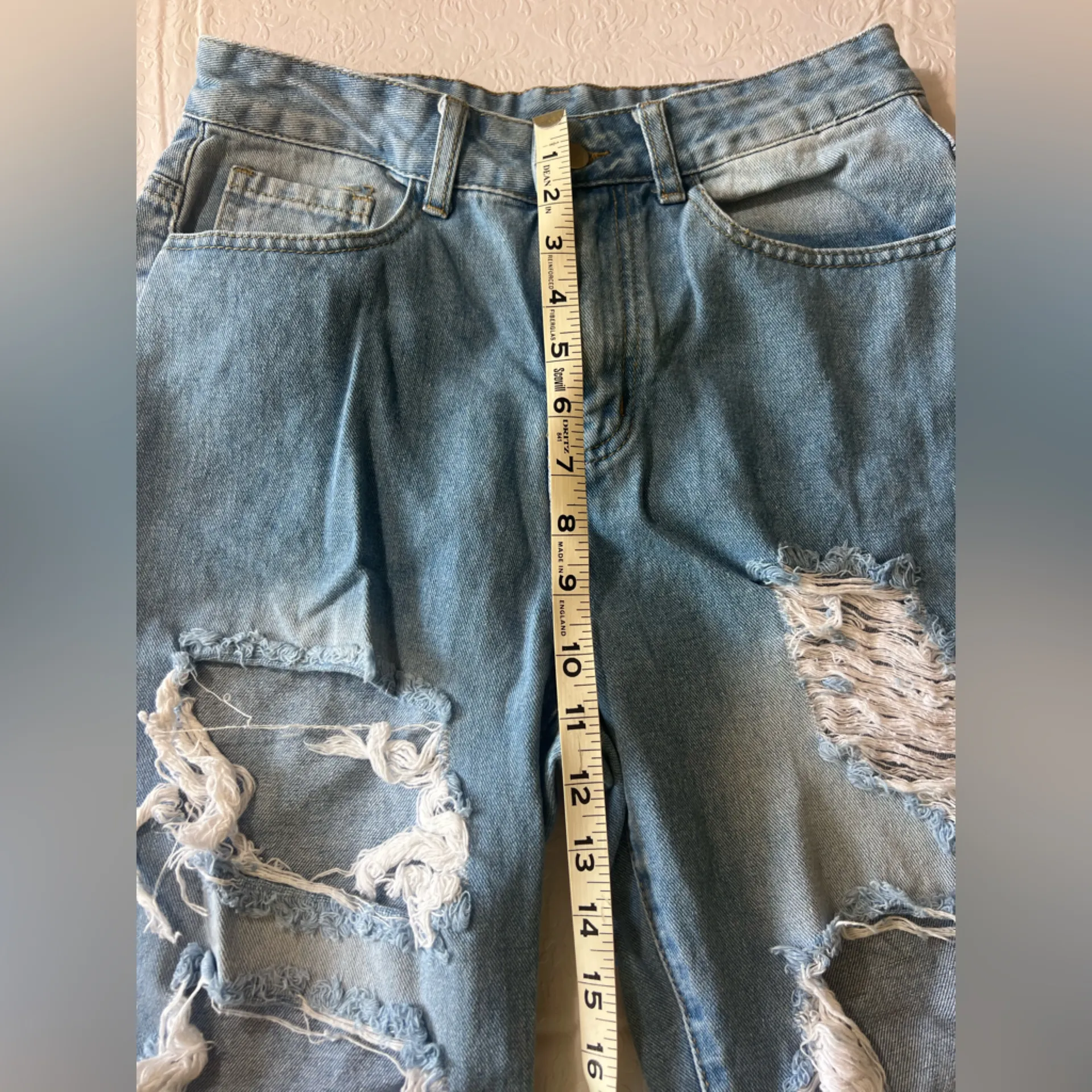 Distressed Light Blue Jeans Size undefined - Image 4