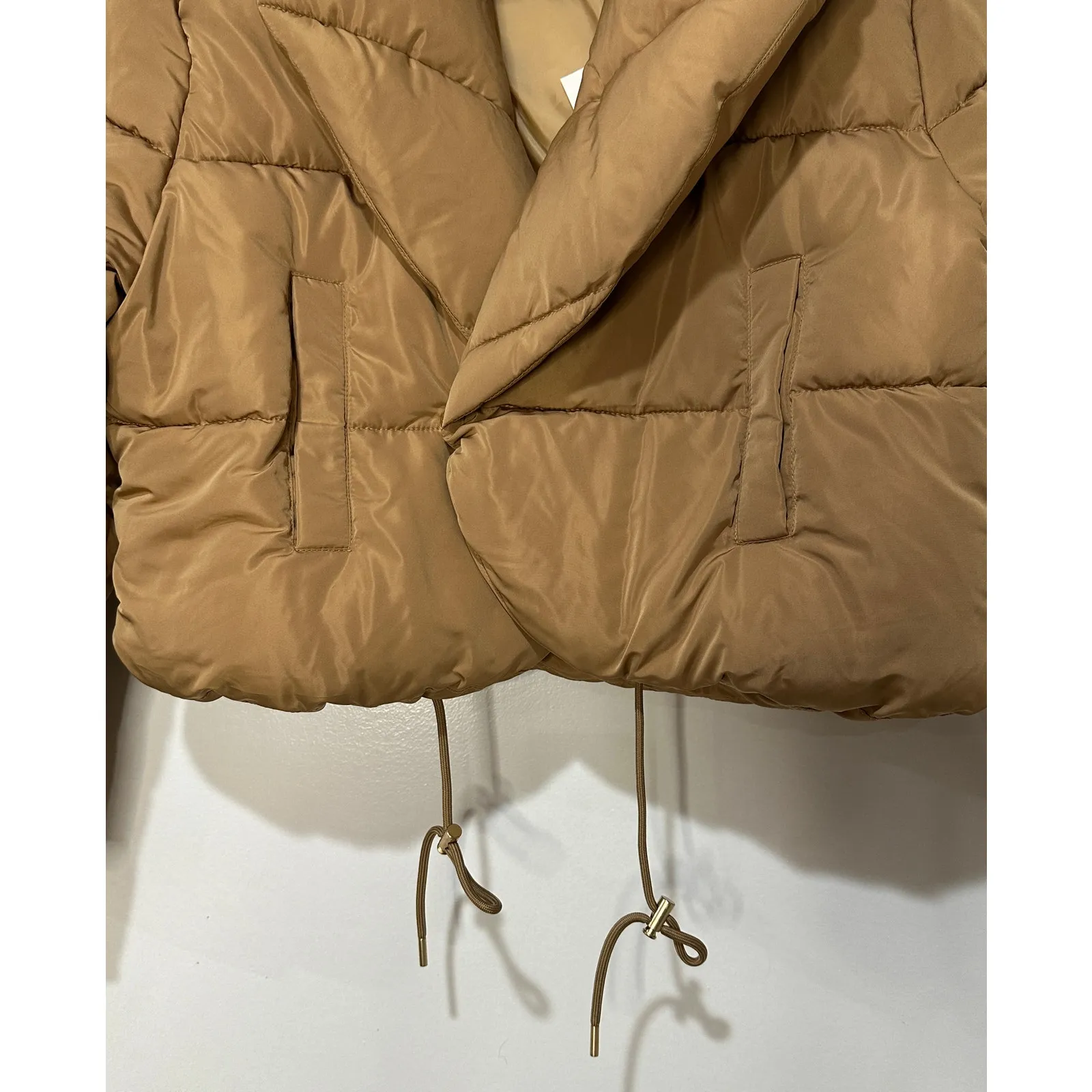 Deluc Gregory Quilted Crop Puffer Jacket Caramel Size Small NWT Drawstrings Tan - Image 5