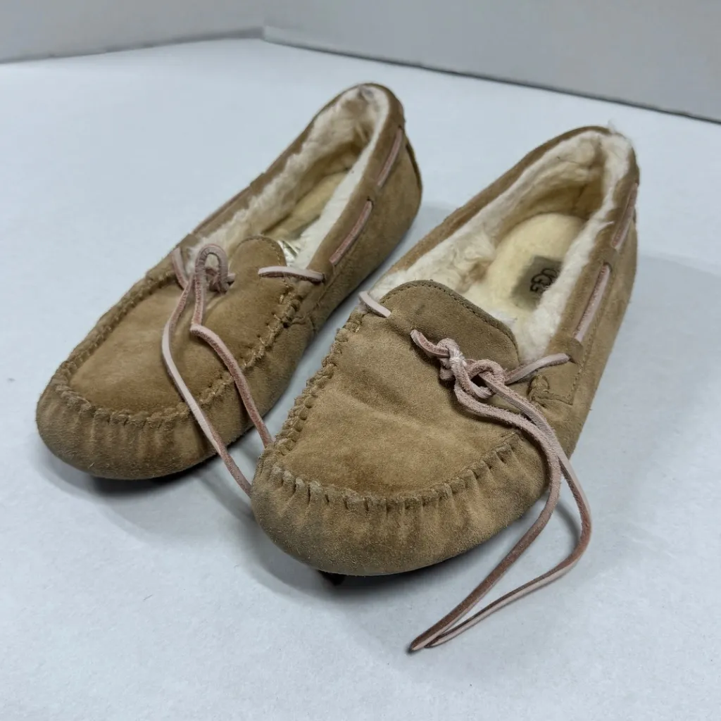UGG Women's Dakota Wool‎ Lined Suede Slipper - Size 8. - Image 7