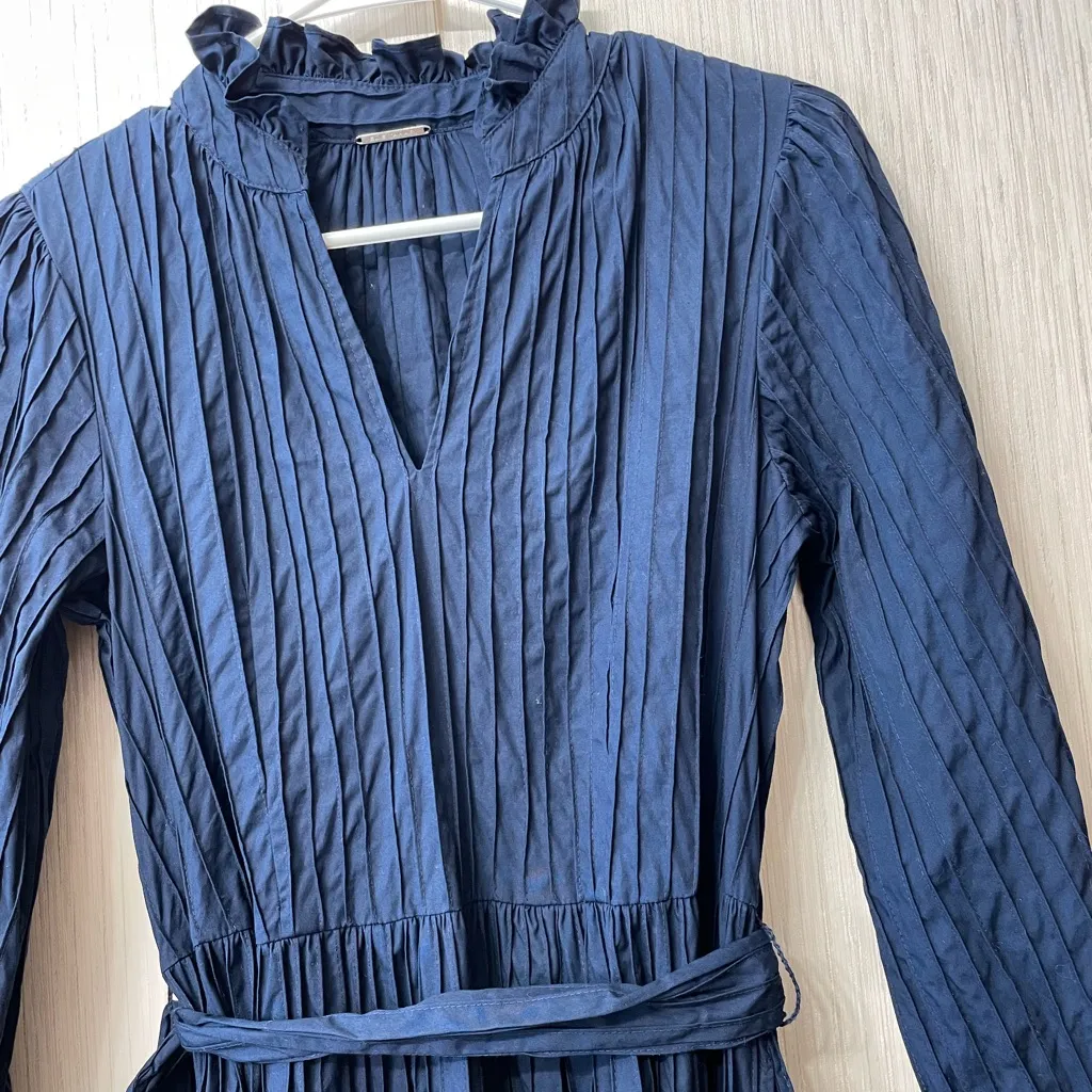 Elie Tahari Navy Pleated Long Sleeve Midi Dress Cottagecore | Size Small - Image 3