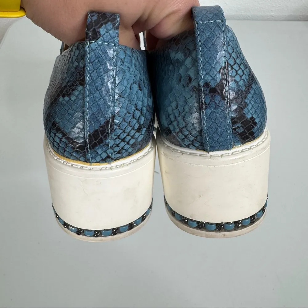 Karl Lagerfeld Brea Blue Snakeskin Print Slip On Platform Shoes Size 6.5 - Image 5