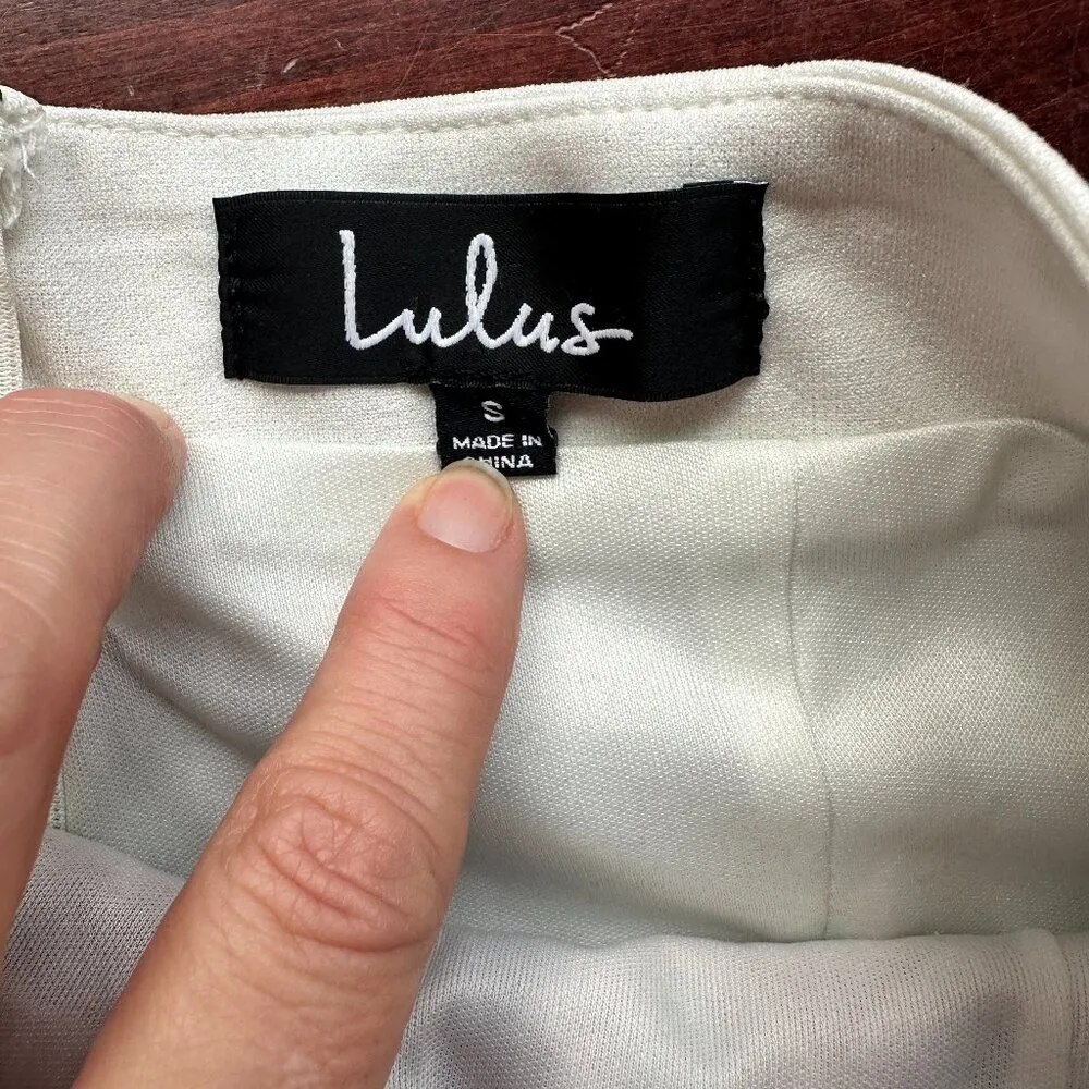 LULU'S Embroidered Detail Shorts Size Small - Image 7