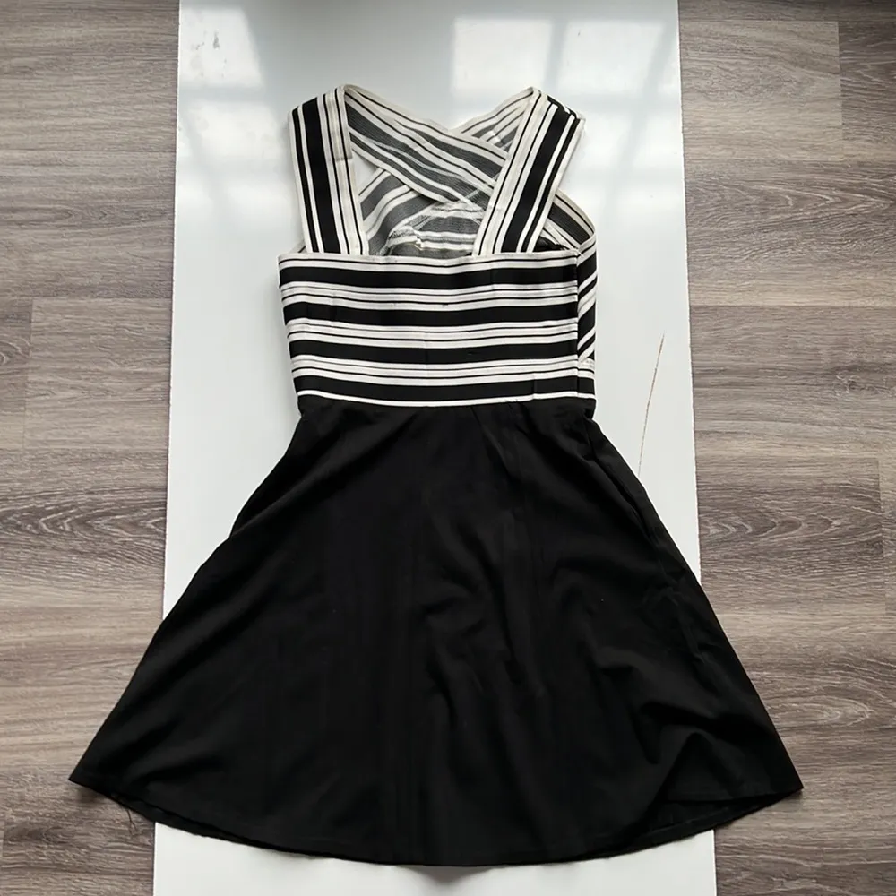 Maeve Anthropologie Criss Cross Bondage Neckline Mini Dress Casual Cocktail - Image 4