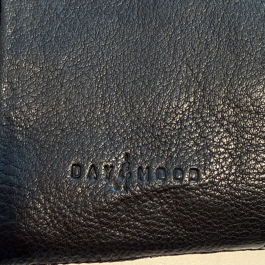 Day & Mood 'Anni' Leather Crossbody Bag Black - Image 3