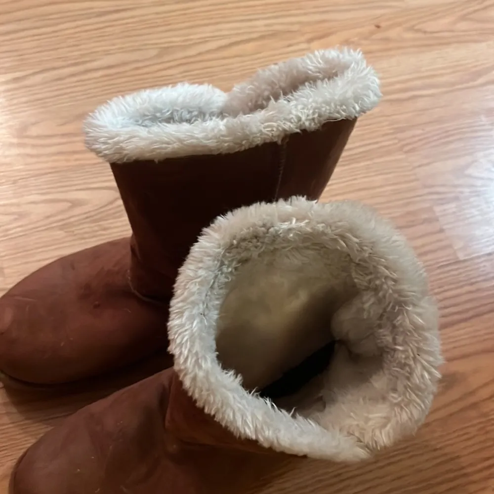 furry boots White Size 7 - Image 3