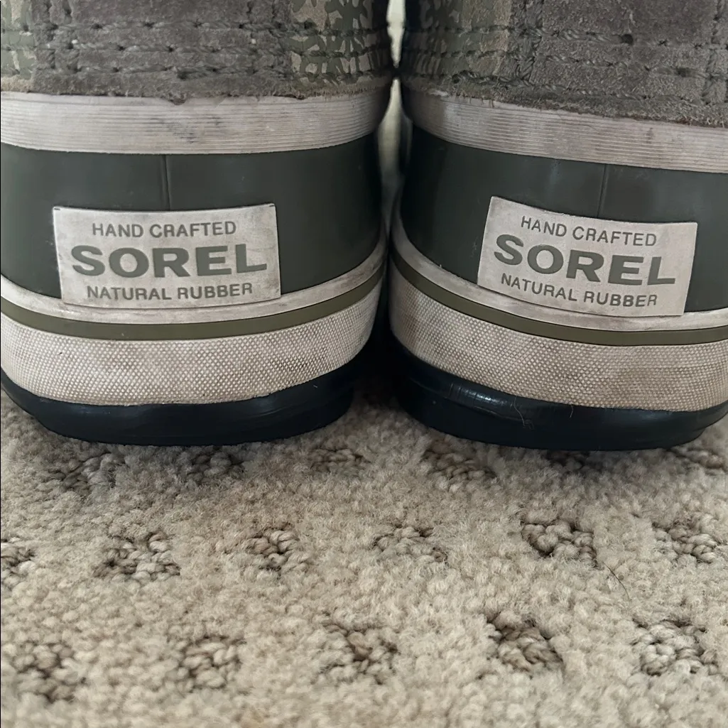 Sorel Army Green Suede and Rubber Boots sz 8 - Image 6