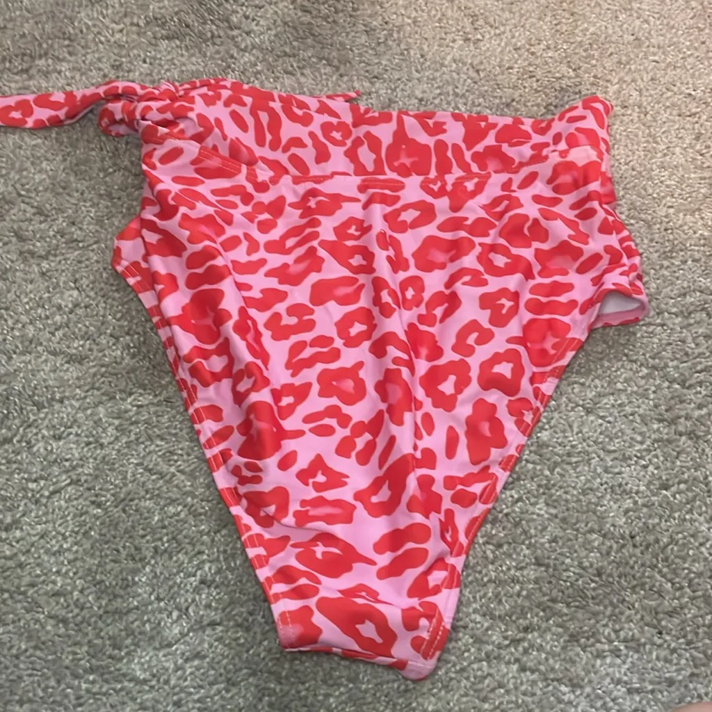 Dokotoo kiss high waisted swim bottoms size Medium hot pink kisses - Image 7