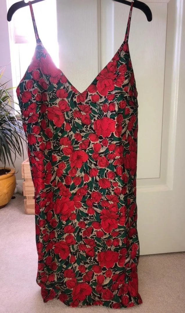 SheIn Red Floral Dress - Image 4