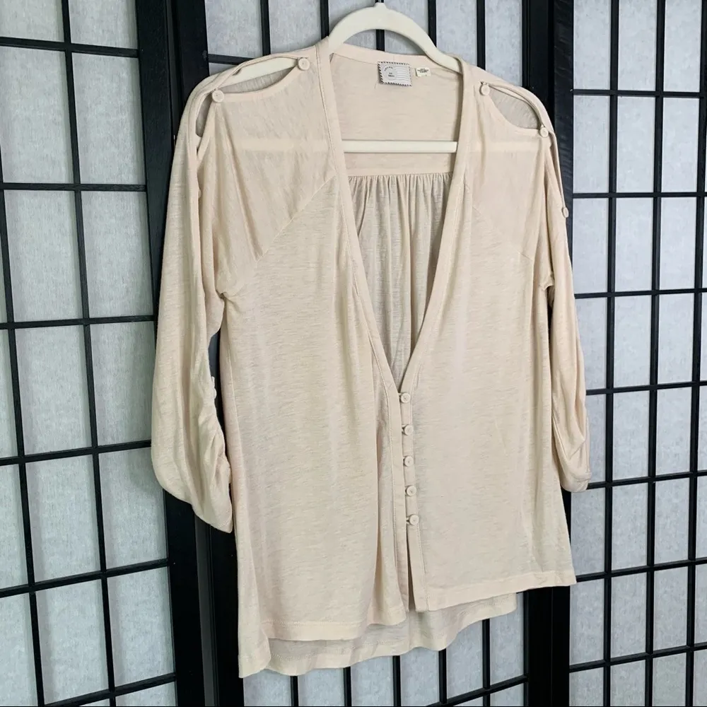 Anthropologie Cut Out Cold Shoulders V-Neck 3/4 Sleeve Shirt Top Beige Small - Image 3