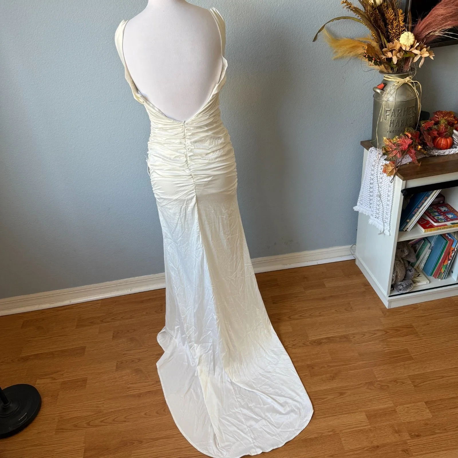 Lulus Torri White Satin Off-the-Shoulder Maxi Dress Size Medium - Image 9