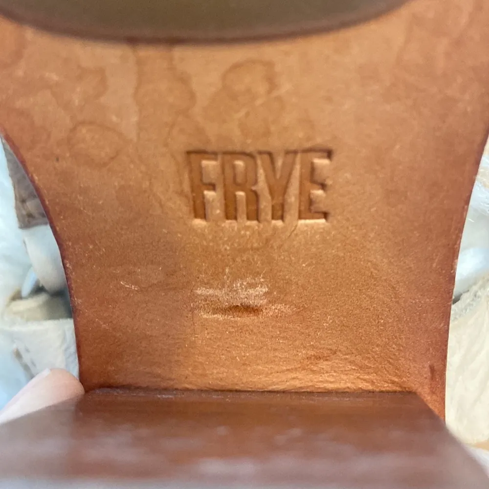 Frye Sandals Block Heel Ivory Leather  Strappy sandals size 8.5 M excellent - Image 8