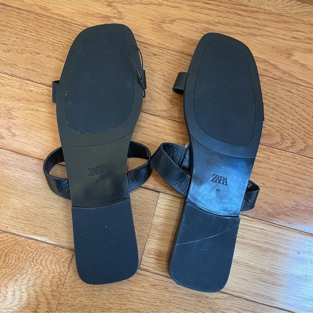 Zara Pearl Flat Sandals Black leather white pearls golden hardware SZ EU 41 - Image 8