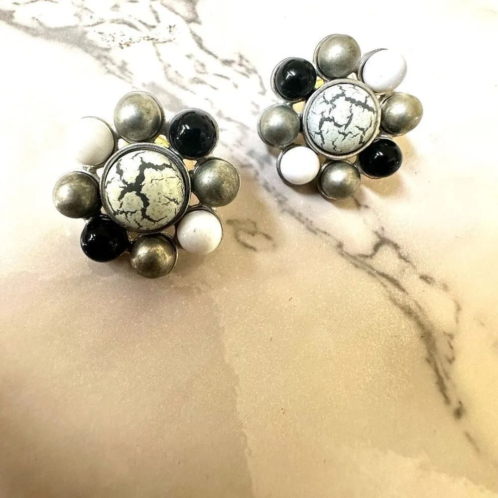 Liz Claiborne vintage black grey post earrings - Image 5