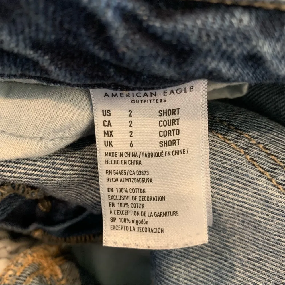 WOMEN'S American Eagle high rise Tomgirl button fly jeans - Image 12