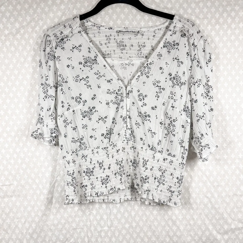 Abercrombie & Fitch‎ White Floral Smocked Short Sleeve Top - Image 2