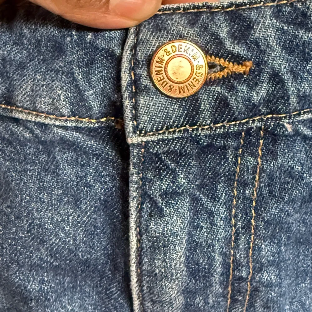 H&M Women’s Blue Distressed Denim Shorts High Waist Mom Shorts Size 4 - Image 3