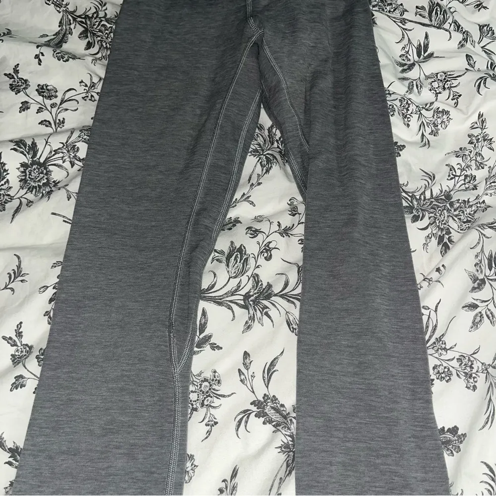 Lululemon align 25” leggings Heather grey size 0 - Image 2