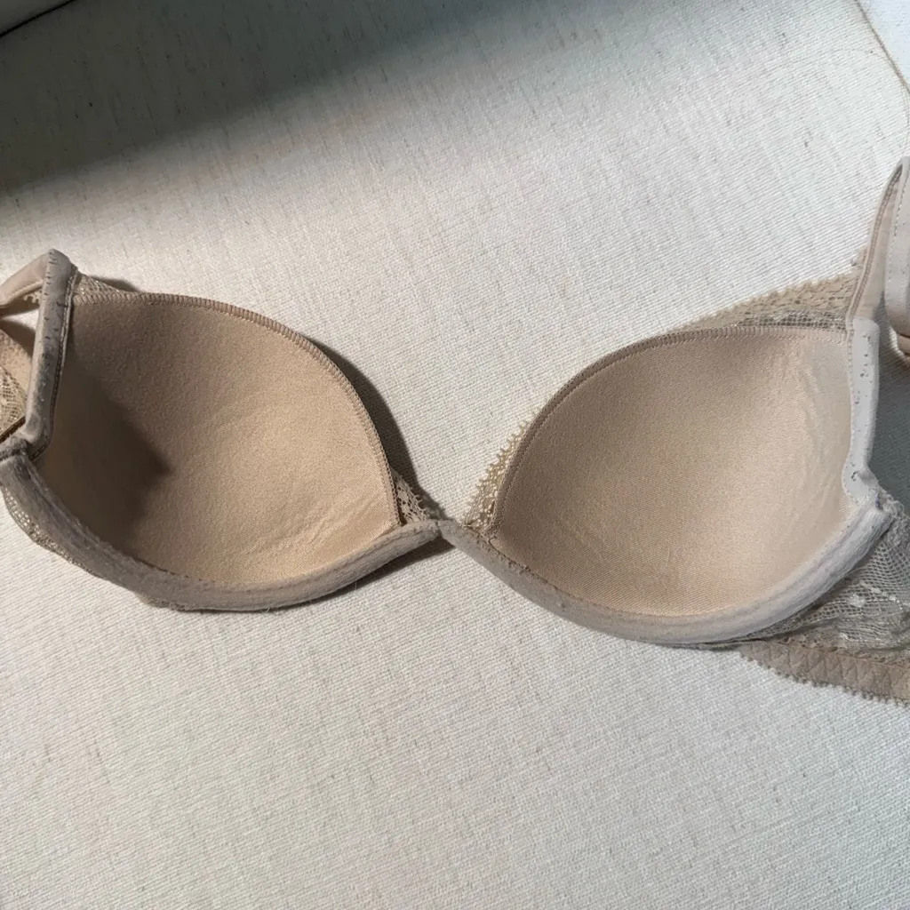 Victoria's Secret Incredible Lace Plunge Bra in Soft Cream - Image 3