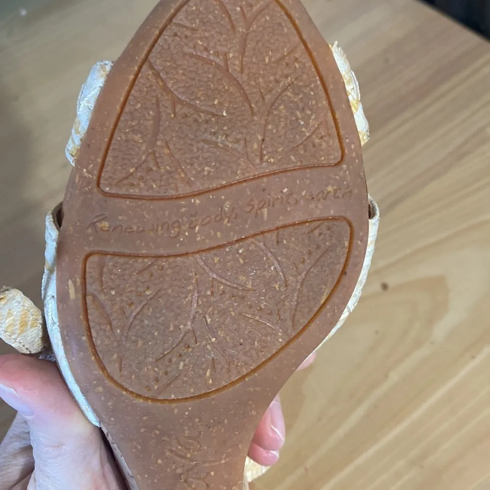 NAYA yellow‎ snakeskin wedge heels size 6 - Image 6