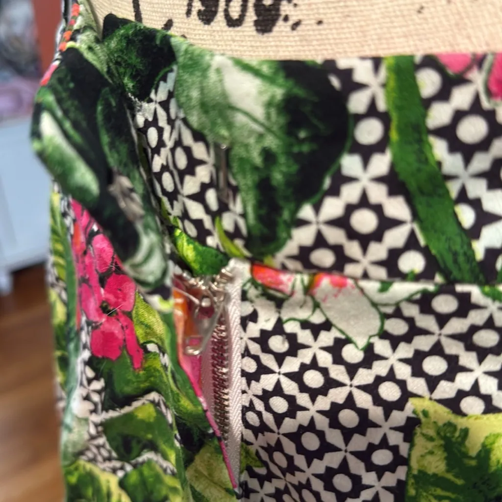Cynthia Rowley Green and Pink Floral Women's Shorts (8) - Image 3