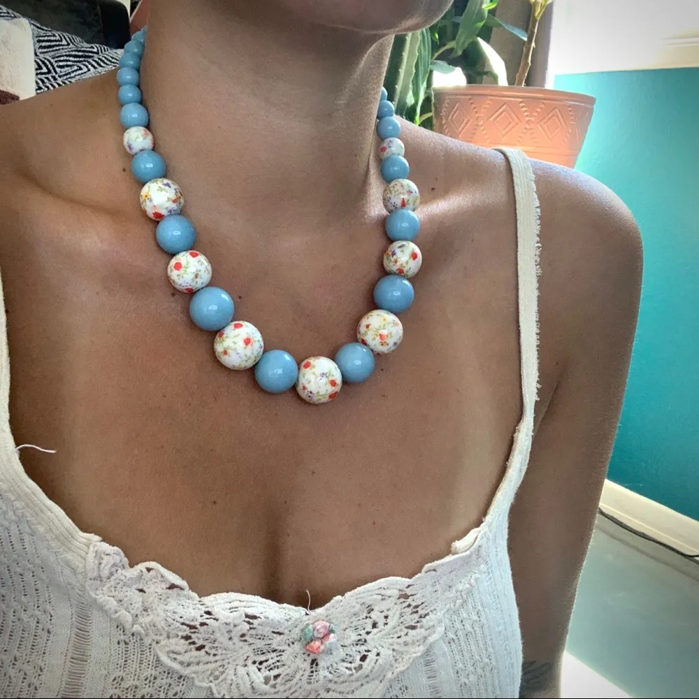Big, Bold & Beaded Necklace 🌼 White - Image 2