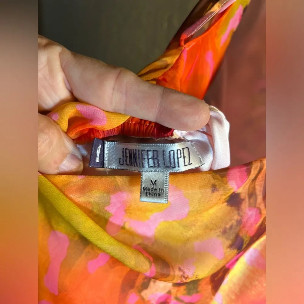 Jennifer Lopez NWT elegant top w beautiful flow back design. Size M - Image 6