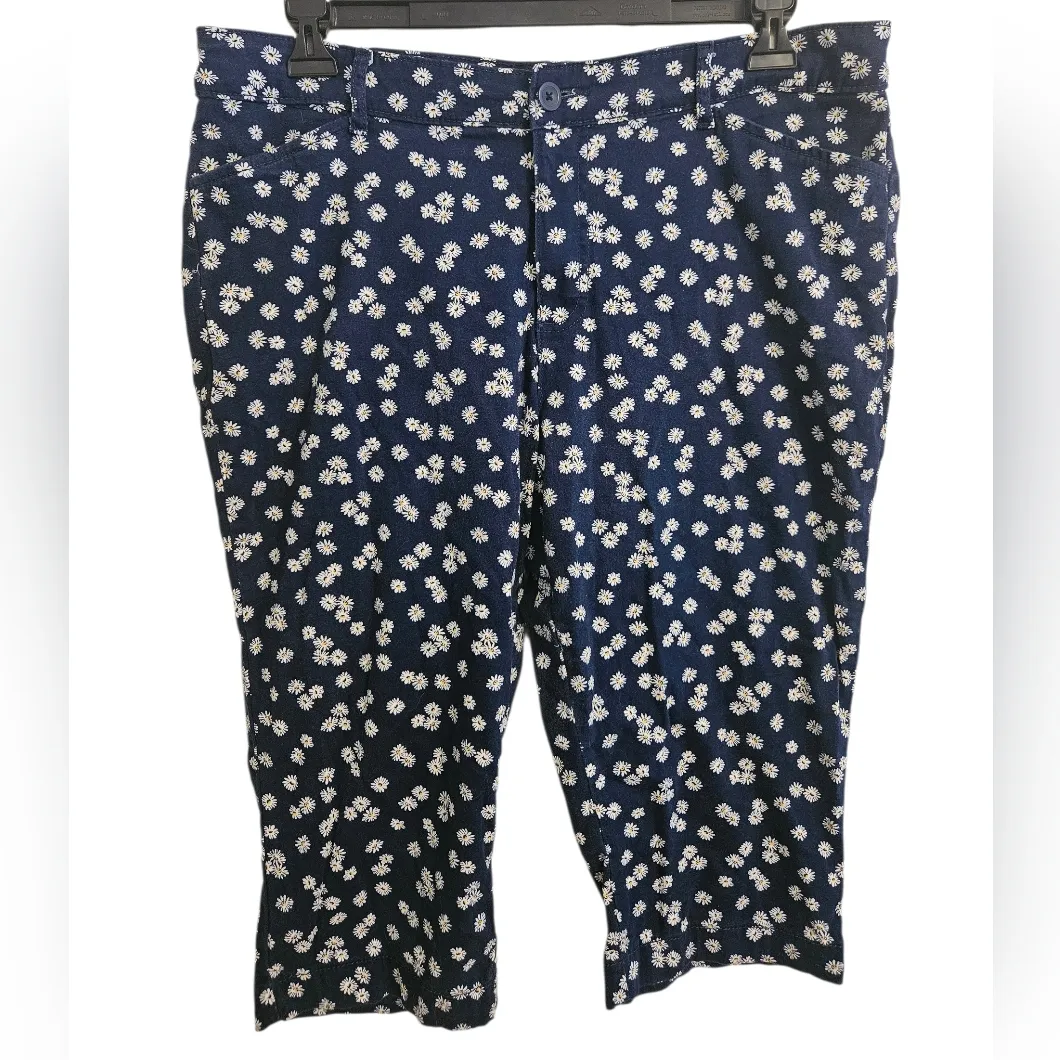 St. John's Bay Navy Floral Mid Rise Secretly Slender Capris Sz 14-16 - Image 2