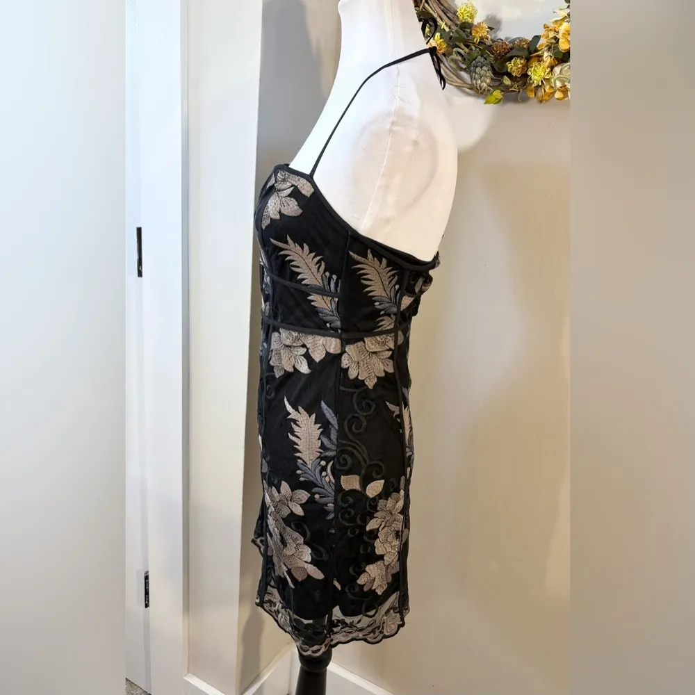 TOBI Halter Sweetheart Neck Embroidered Illusion Floral Slip Mini Dress Sz S - Image 4