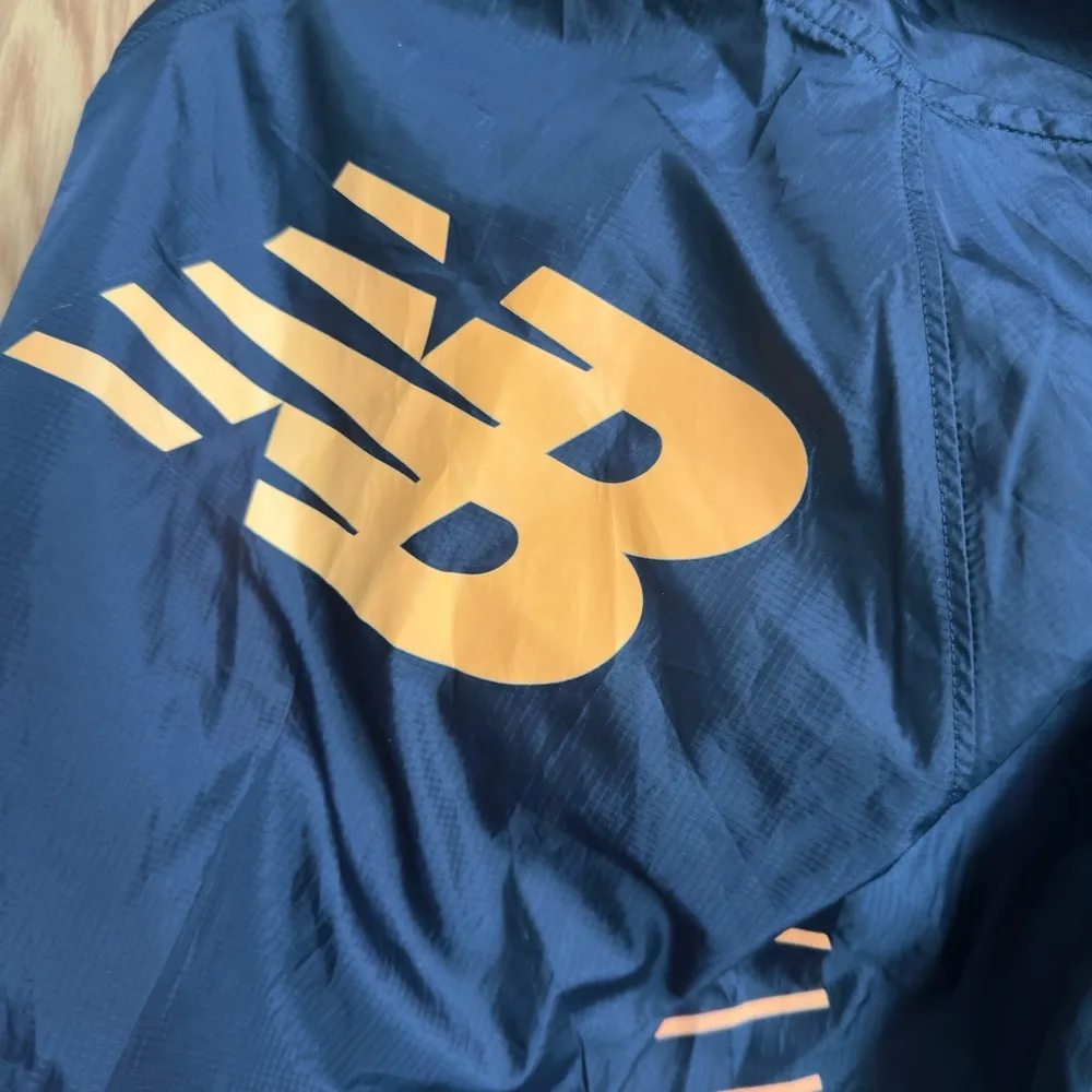 New Balance Accelerate Women’s Reflective Running Jacket, Large - Image 4